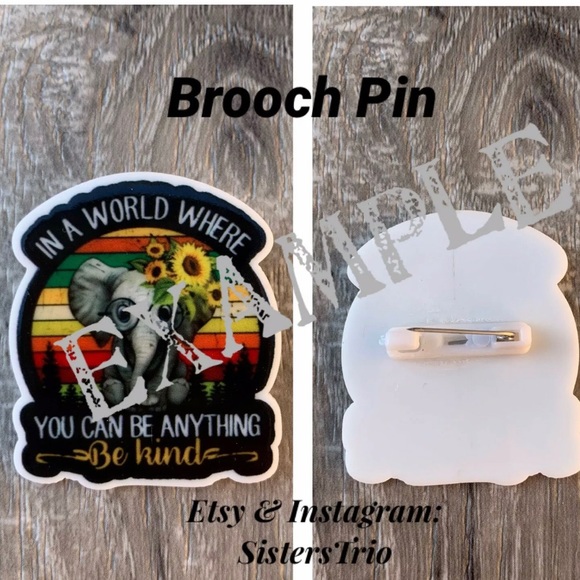 Sanrio Kawaii Hello Kitty Retractable Badge Holder - Picture 5 of 5